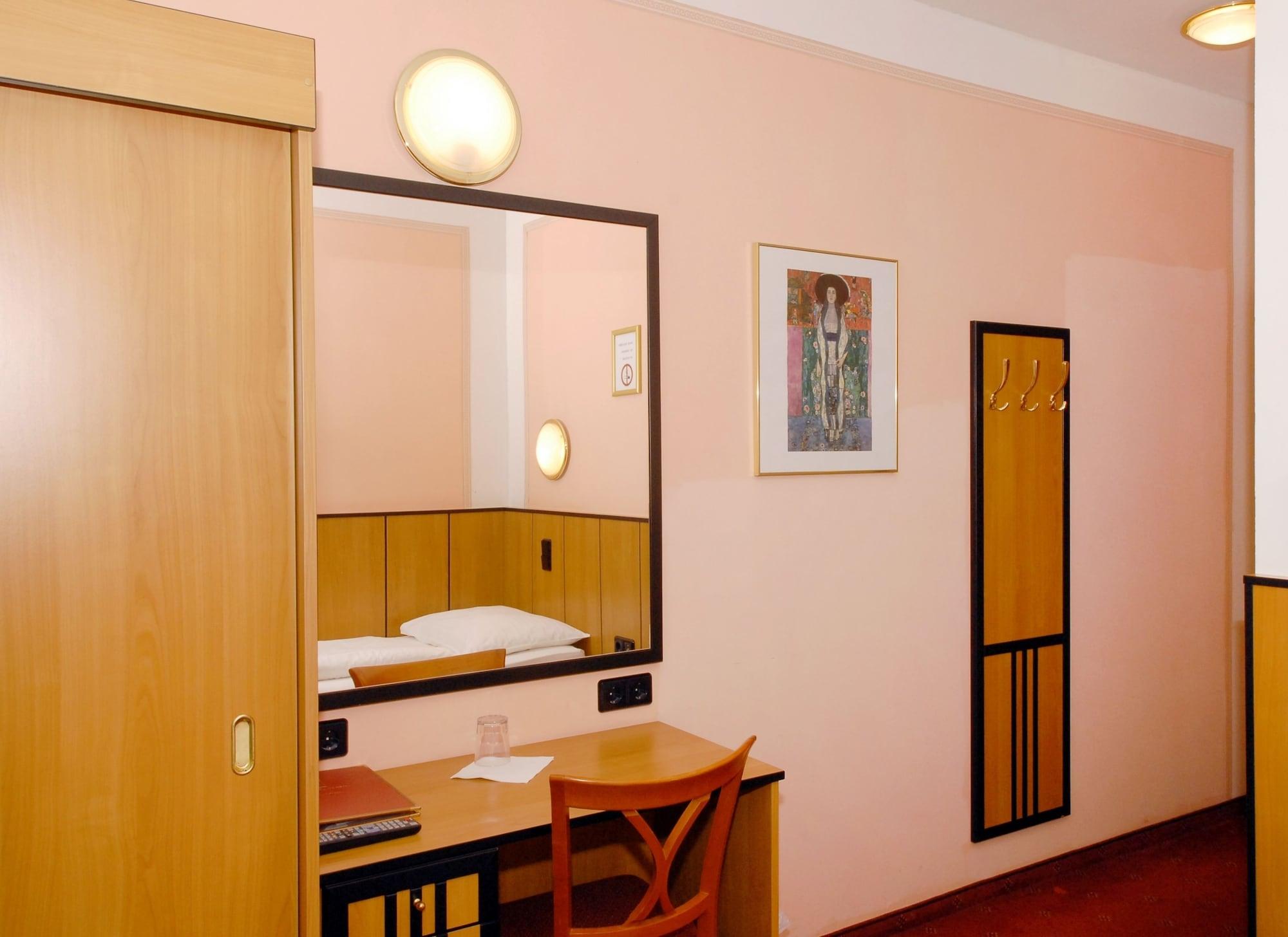 Garten- Und Kunsthotel Gabriel City Viena Exterior foto